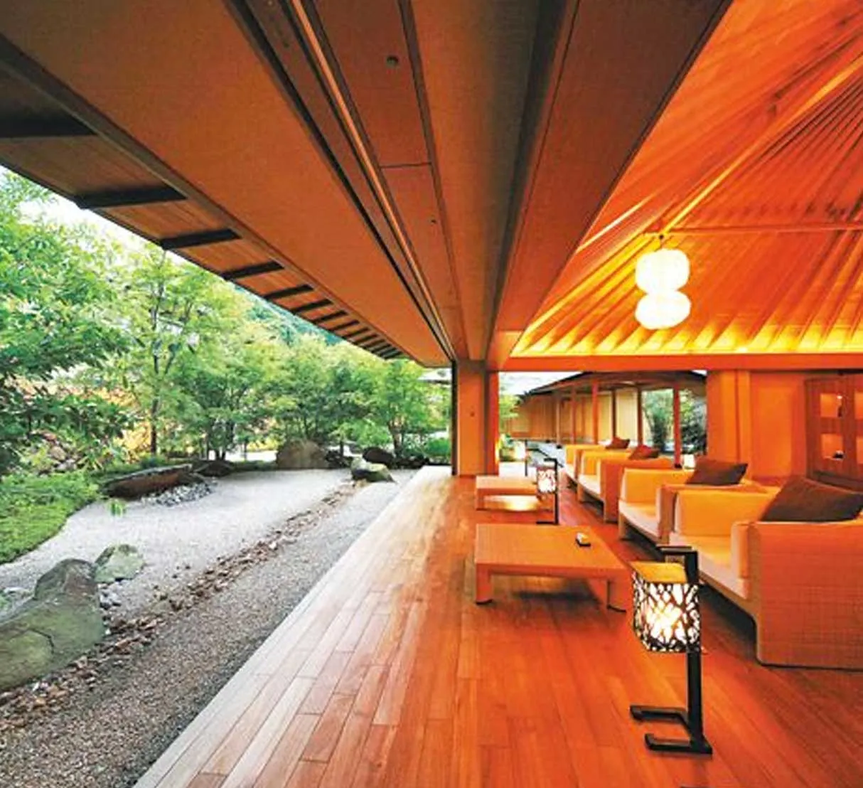 穿越山脈的絕美畫卷