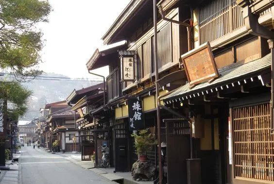 【山域織色．古城春響】：飛驒高山、白川鄉秘境與犬山美學五日紀行。